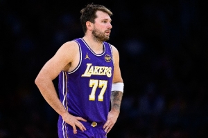 詹姆斯vs东契奇直播_NBA高清免费观看_詹姆斯vs东契奇比赛回放视频集锦